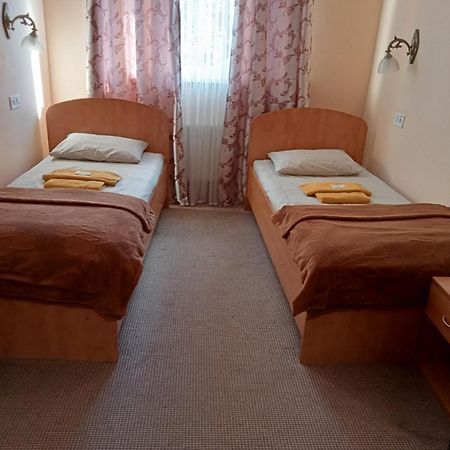 Hostel Iskra Lviv Kültér fotó